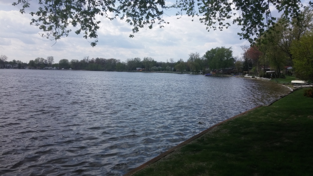 Lakefront homes for sale on Pleasant Lake in Waterford Twp. Mi