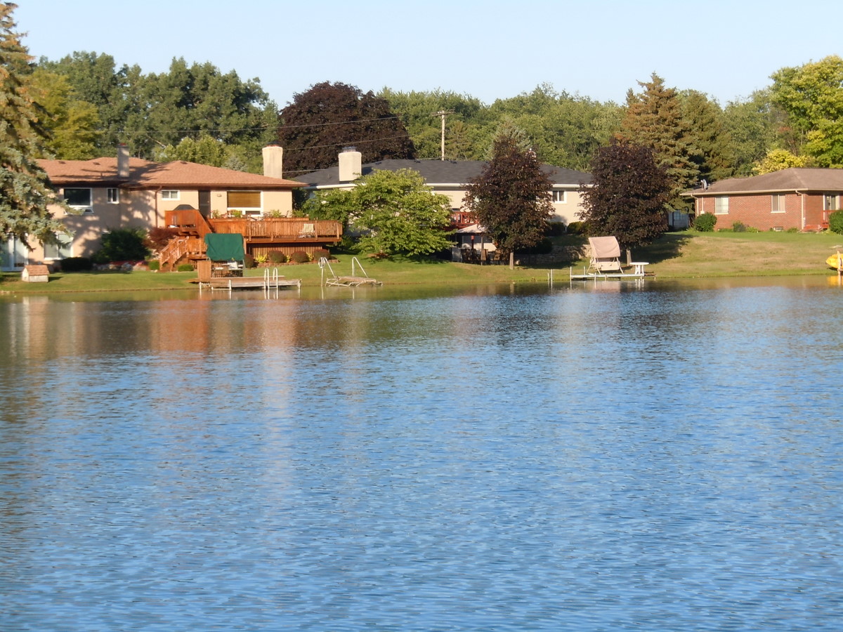 Homes on Tull Lake in Oakland County MI