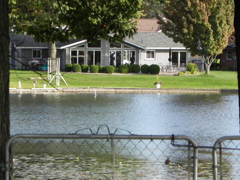Lake houses on Scott Lake Waterford