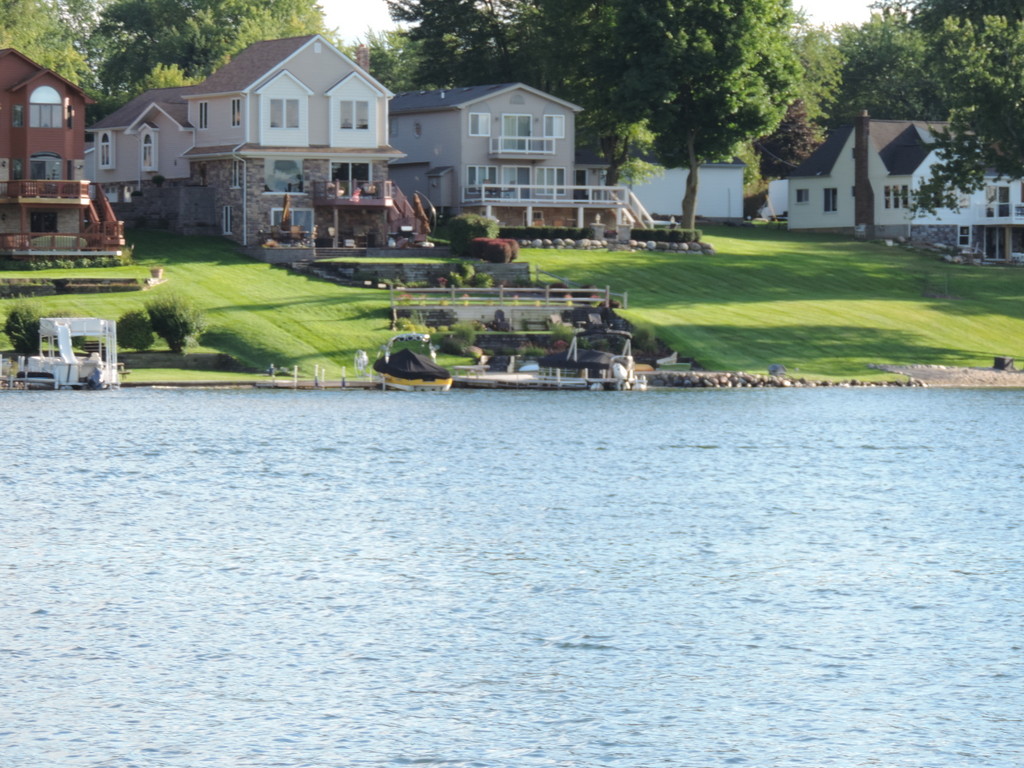 Lakefront homes for sale on Scott Lake in Waterford Michigan 