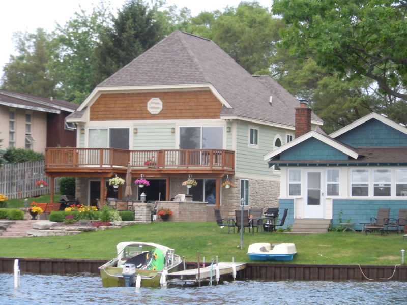 Beautiful lake homes on White Lake in Highland Twp