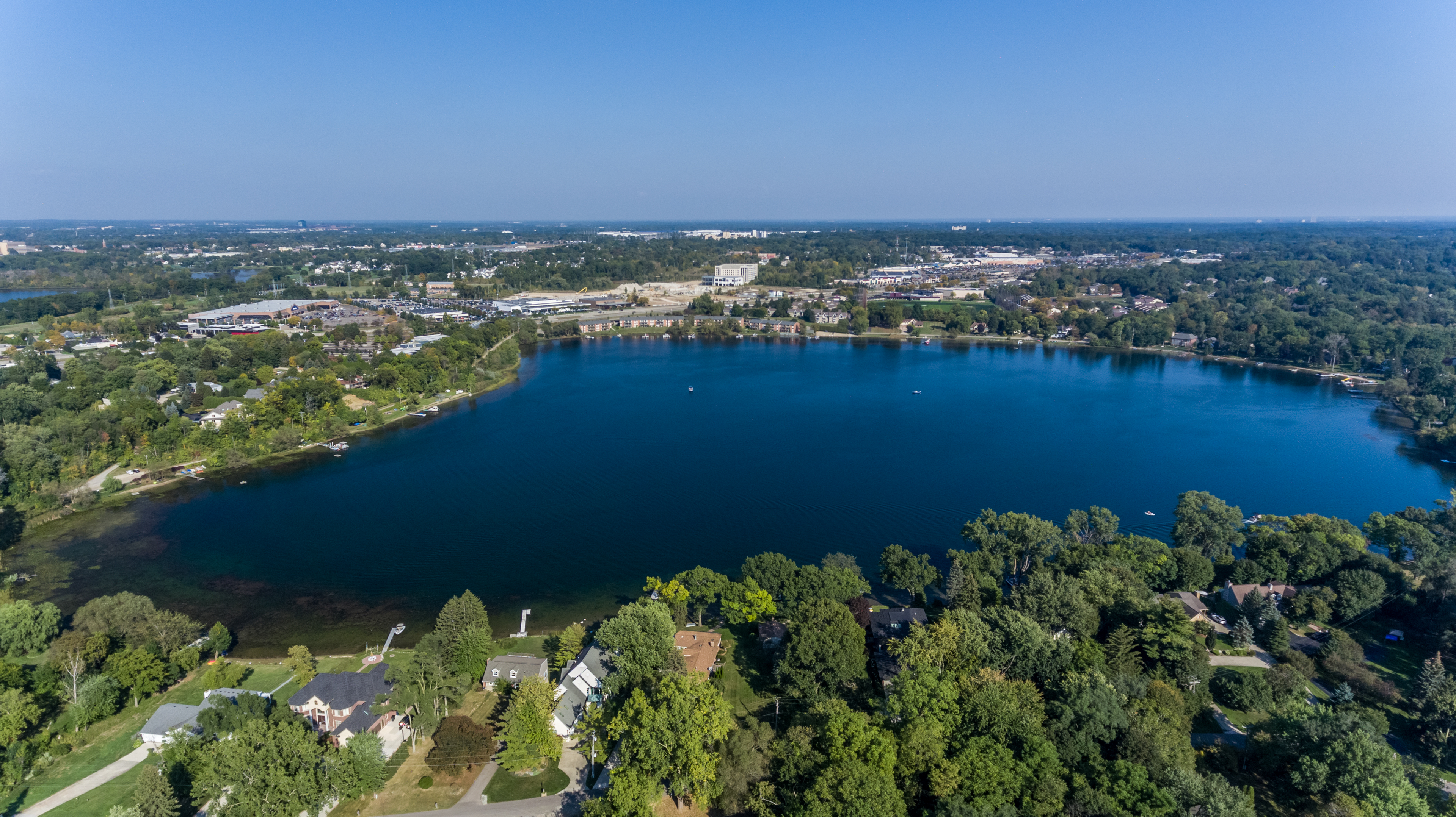 Square Lake homes in Bloomfield Michigan