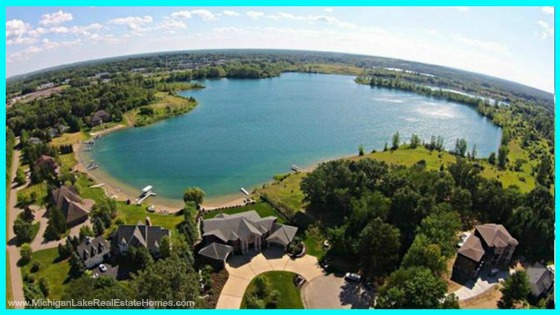 Real Estate Properties for Sale in Oakland County MI - Appreciate the airy feeling of comfort and peace when you live in one of the houses of Oakland County, MI.