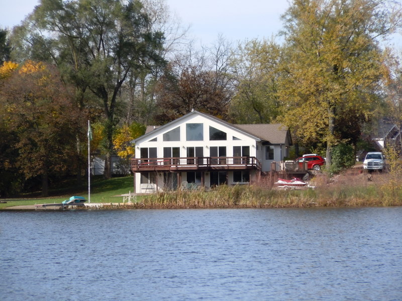 Lakefront homes for sale on Townsend Lake in Oakland County Michigan