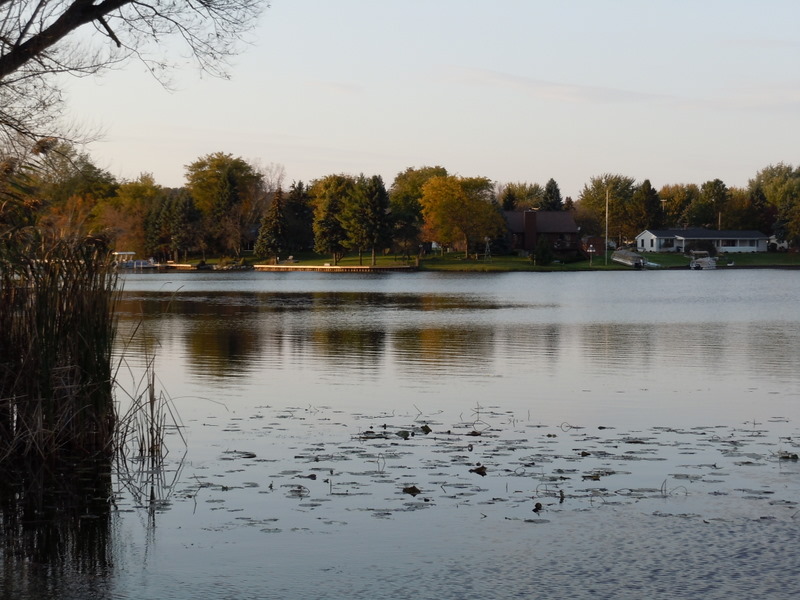 Waumegah lake homes in Springfield MI