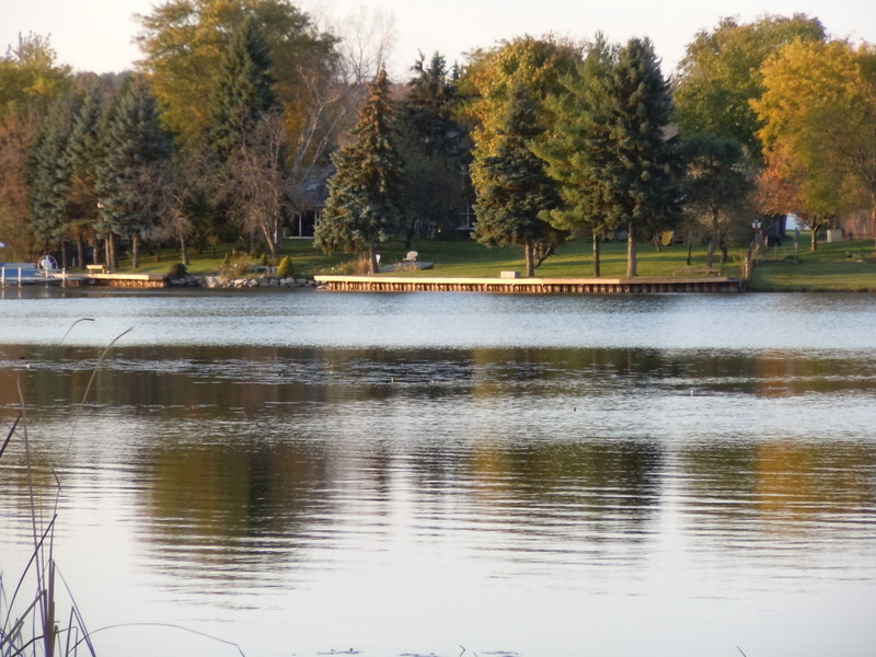 Lakefront homes Waumegah Lake in Oakland County MI