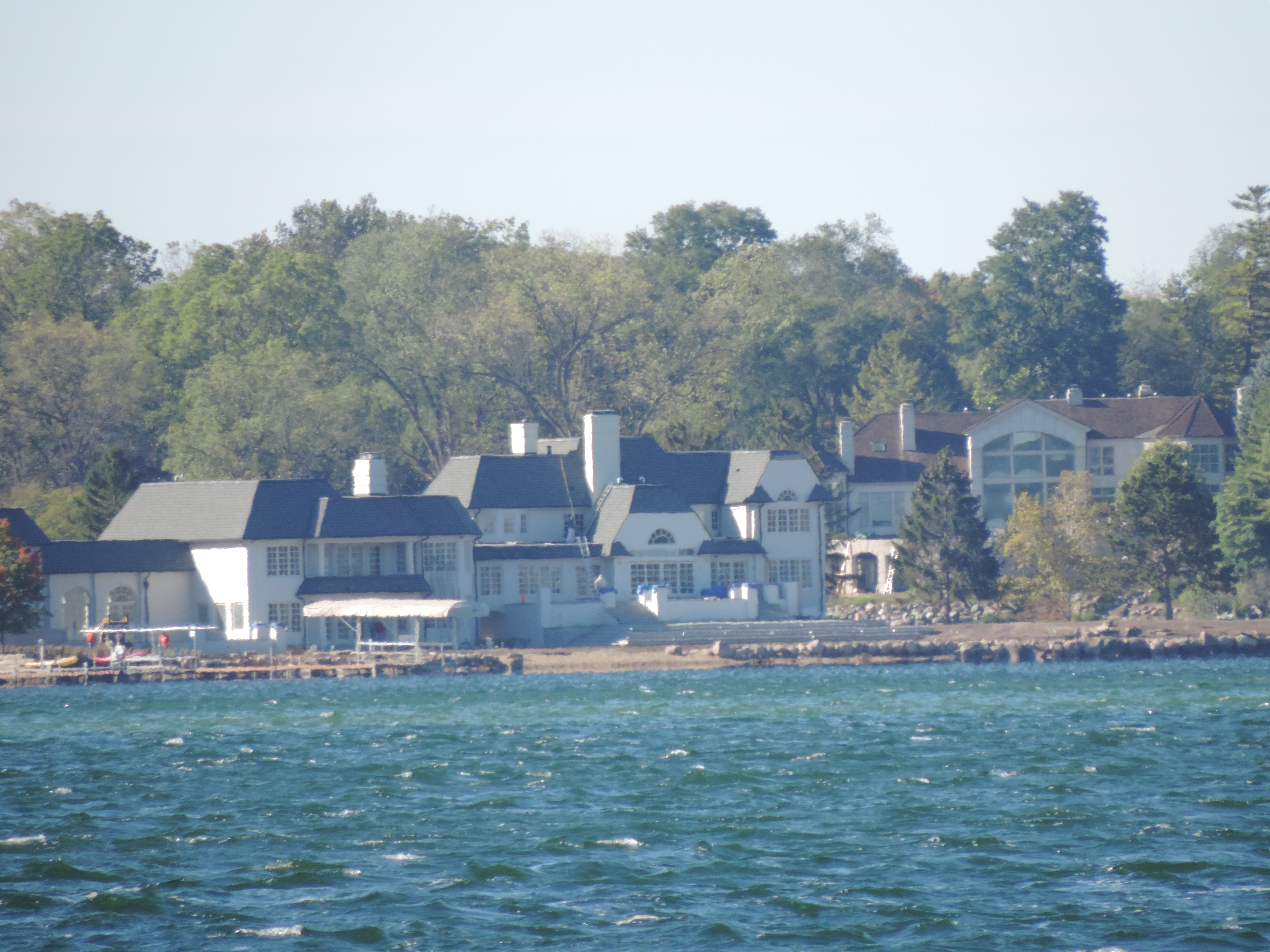 Lake houses on Orchard lake in Oakland County MI