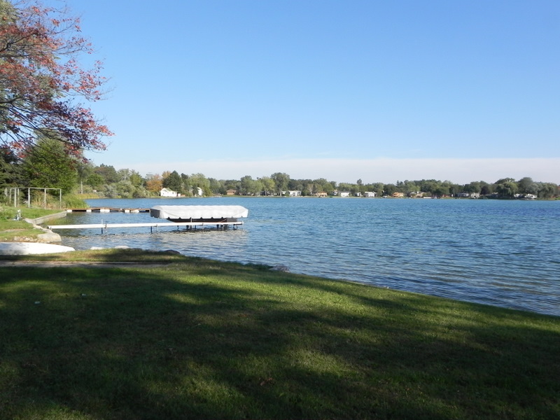 Schoolhouse Lake homes in Waterford Michigan