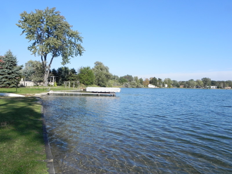 Lakefront homes for sale on Schoolhouse Lake in Waterford Michigan